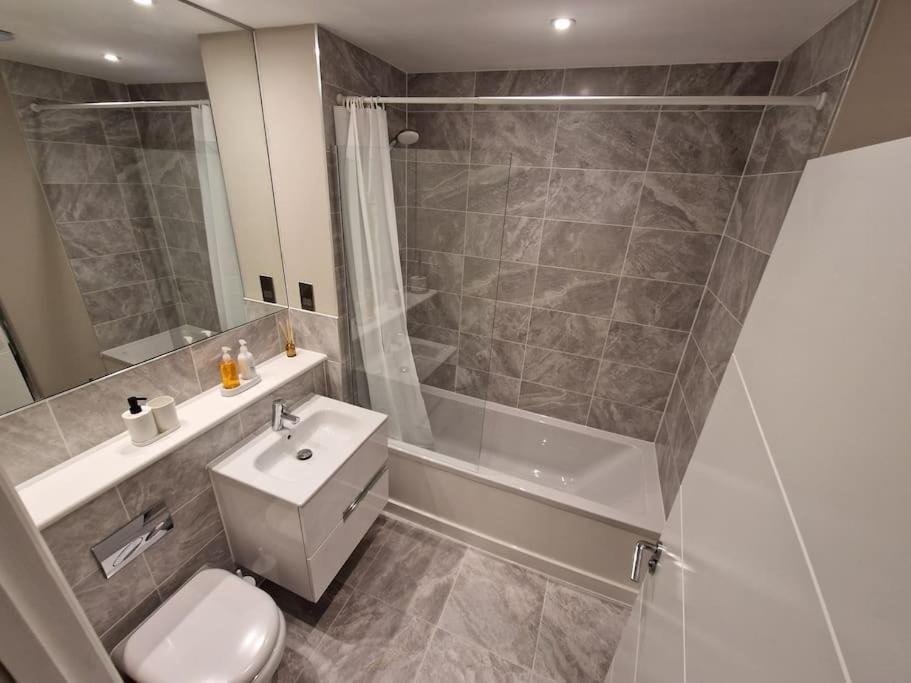 Stunning Newbuilt 3 Bed House Sleeps 9 Villa Edmonton Dış mekan fotoğraf